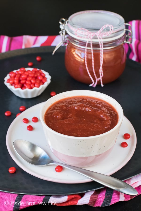 Crock Pot Cinnamon Strawberry Applesauce - it only takes three ingredients and four hours in a crock pot to make this easy applesauce. Great recipe to use up extra apples! #apple #cinnamon #redhots #crockpot #recipe #applesauce #strawberry #homemade #easy