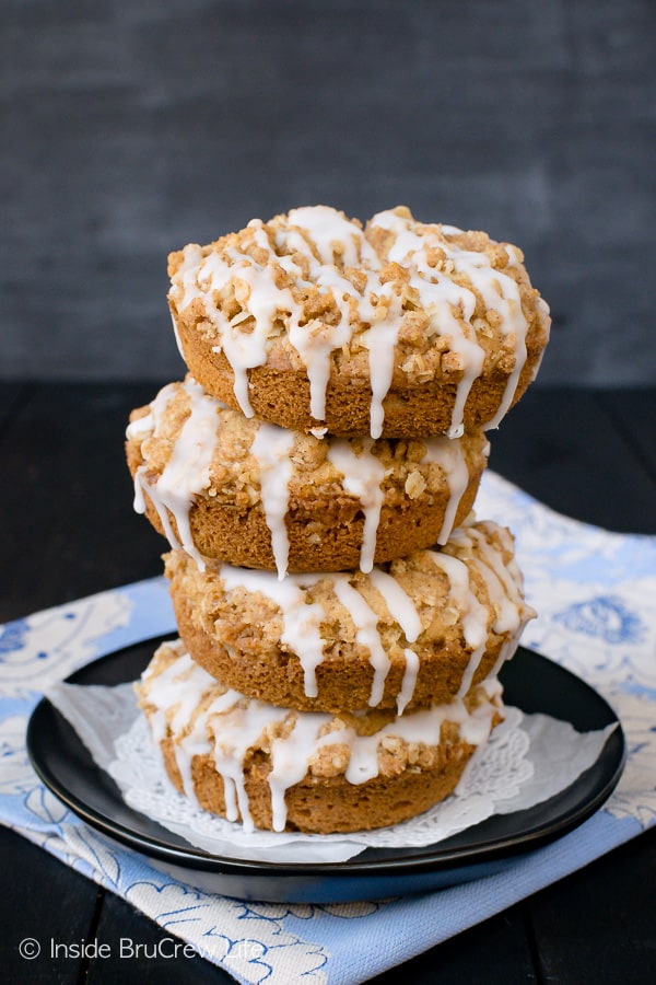 Cinnamon Crumble Donuts - adding lots of spices, streusel, and glaze to these easy homemade donuts makes a great morning breakfast. Easy recipe to make for brunch or afternoon coffee. #donuts #cinnamon #homemade #coffeetime #brunch #breakfast #cakedonuts #baked