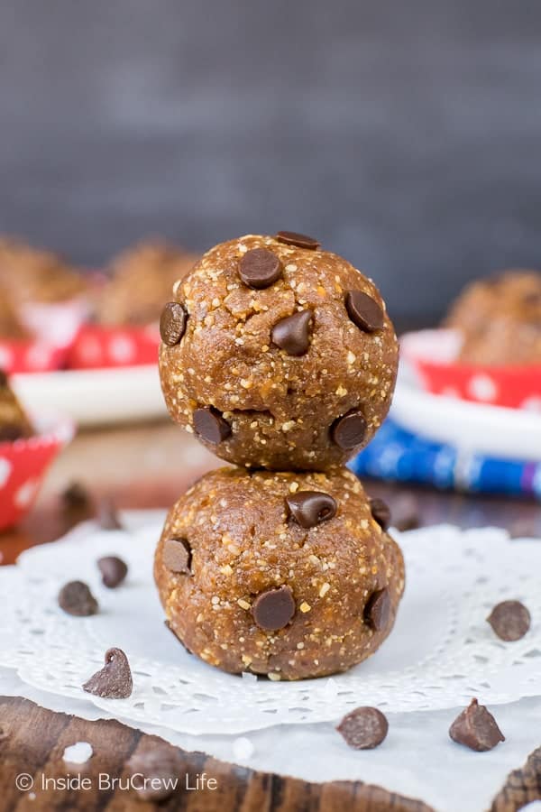 Healthy Peanut Butter Chocolate Chip Bites - these easy no bake energy bites are made with just a few ingredients in a few minutes. Great healthy snack recipe to keep in your refrigerator when you are craving something sweet. #nobake #healthysnack #peanutbutter #chocolate #energybites #sweettreat #homemade #healthy 