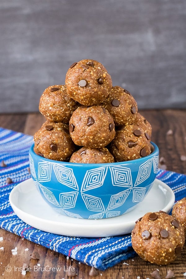 Healthy Peanut Butter Chocolate Chip Bites - these little healthy bites are made with just a few ingredients and can be in your fridge in under 10 minutes. Easy recipe to keep on hand when you need a sweet yet healthy snack. #nobake #healthysnack #peanutbutter #chocolate #energybites #sweettreat #homemade #healthy 