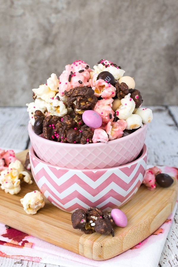 Neapolitan Popcorn - three flavors of chocolate and a bag of candy gives this easy no bake snack mix a fun flavor and color. Easy recipe to make for movie night. #popcorn #chocolate #strawberry #nobake #snackmix #neapolitan 