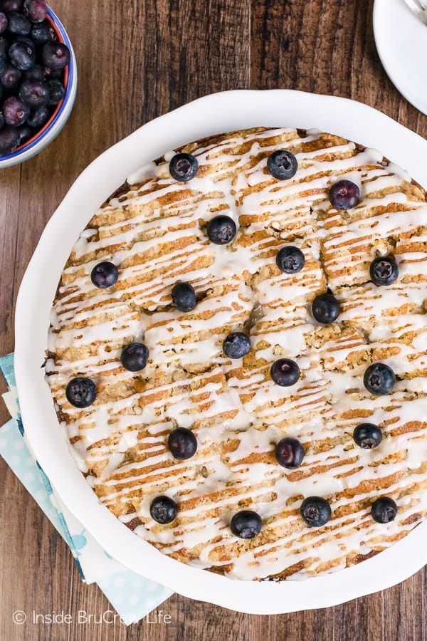 Blueberry Orange Crumble Cake - fresh blueberries and orange zest give this homemade coffee cake so much flavor. Make this easy recipe for brunch or breakfast! #coffeecake #blueberry #orange #breakfast #brunch #mothersday #homemade #recipe #easy