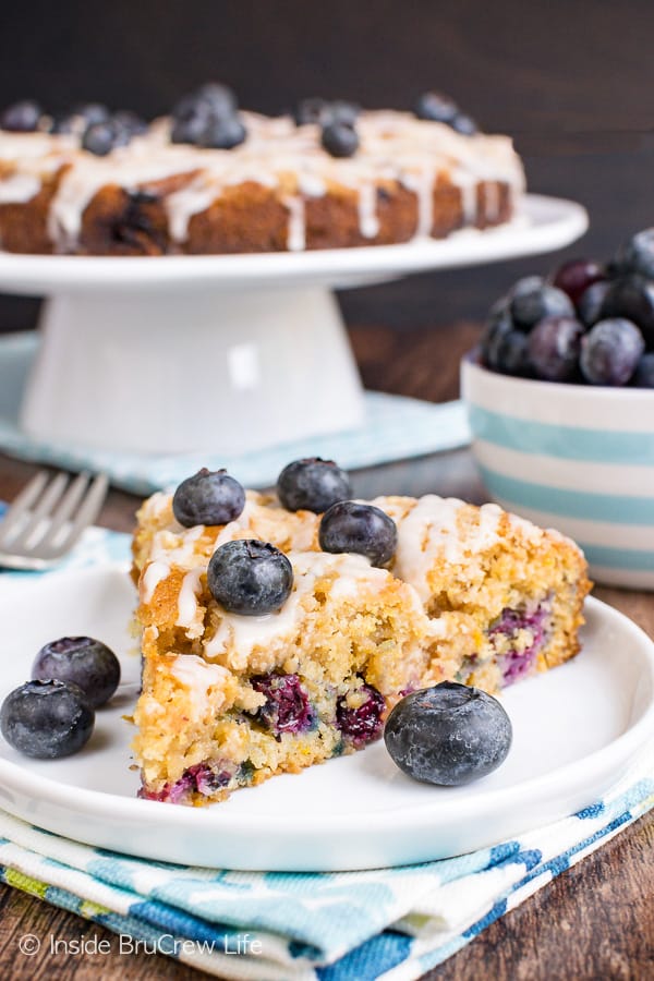 Blueberry Orange Crumble Cake - a homemade coffee cake loaded with fresh berries, orange zest, and streusel is a delicious way to start out the day. Make this easy recipe for breakfast or brunch. #coffeecake #blueberry #orange #breakfast #brunch #mothersday #homemade #recipe #easy