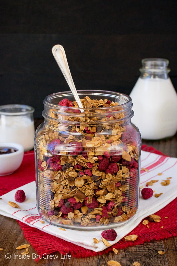 Raspberry Chocolate Chip Granola - homemade granola loaded with chocolate chips, almonds, and raspberries is perfect for cereal or yogurt parfaits. Make this easy recipe to have on hand for breakfast or after school snacks. #breakfast #granola #homemade #raspberry #chocolate #cereal #parfaits #yogurt