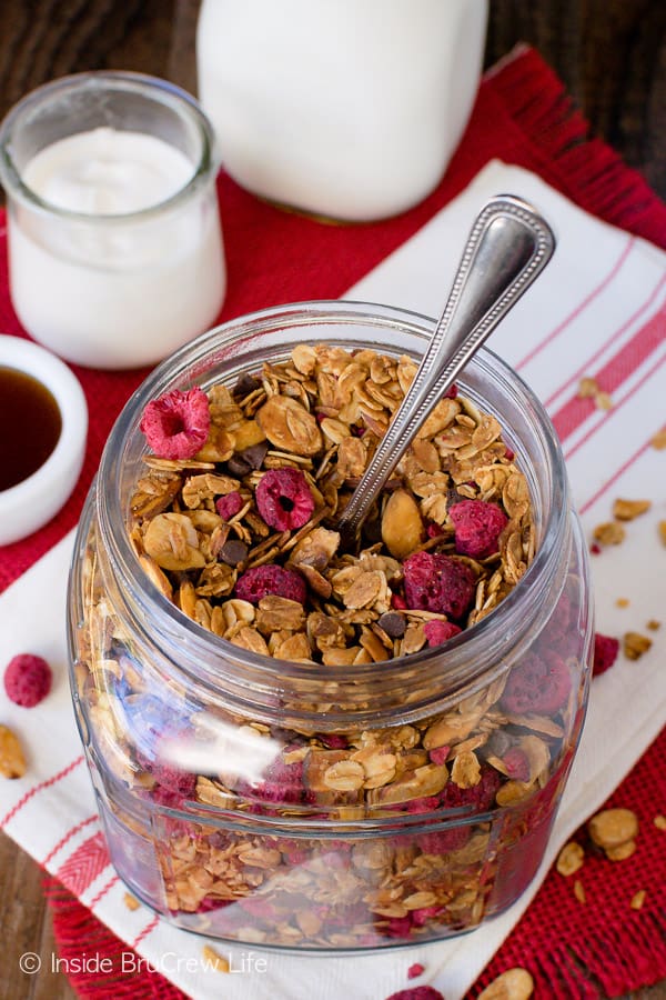 Raspberry Chocolate Chip Granola - this easy homemade granola is full of almonds, dried raspberries, and chocolate chips. Try this recipe for breakfast cereals or after school parfaits. #breakfast #granola #homemade #raspberry #chocolate #cereal #parfaits #yogurt