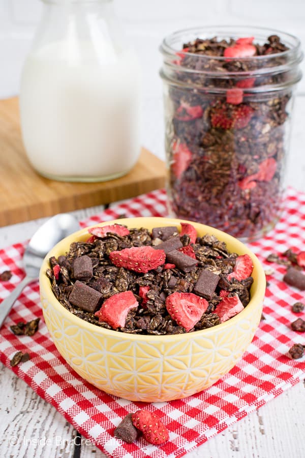 Chocolate Covered Strawberry Granola - this easy chocolate granola is loaded with more chocolate chunks and strawberries. It's the perfect recipe to make for breakfast or snacks! #homemade #chocolate #breakfast #snackmix #strawberry #afterschoolsnack #healthy #healthysnack
