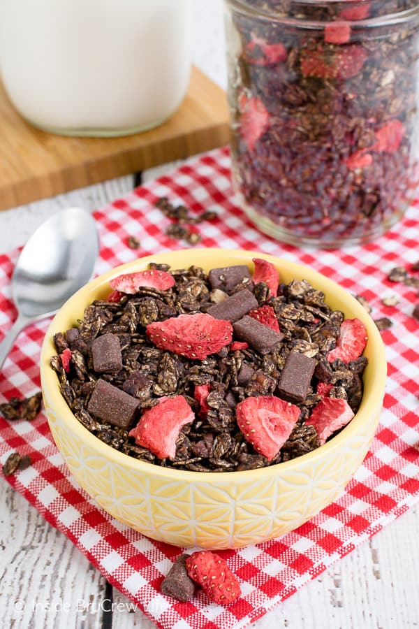 Chocolate Covered Strawberry Granola - using just a few ingredients you can have a batch of homemade granola in your kitchen. Try this easy recipe for breakfast or afternoon snacks! #homemade #chocolate #breakfast #snackmix #strawberry #afterschoolsnack #healthy #healthysnack