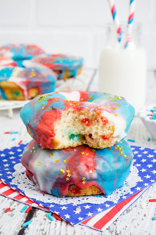 Patriotic Glazed Funfetti Donuts - red, white, and blue sprinkles and a fun glaze make these homemade donuts so fun. Make this recipe for summer breakfasts! #donuts #homemade #funfetti #redwhiteandblue #galaxydonuts #patriotic #4thofJuly #summer