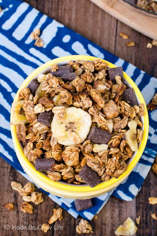 Peanut Butter Banana Chocolate Chunk Granola - an easy homemade granola loaded with chocolate chunks and banana chips is perfect for breakfast or an afternoon snack. Make this recipe today! #homemade #granola #banana #chocolate #peanutbutter #breakfast #snackmix #snacking