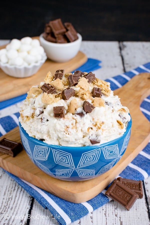 S'mores Cheesecake Fluff Salad - this easy no bake dessert salad has graham crackers, chocolate, and marshmallows in it. Perfect recipe to share at summer parties or picnics! #dessert #fluffsalad #smores #dessertsalad #picnic #chocolate #cheesecake #nobake