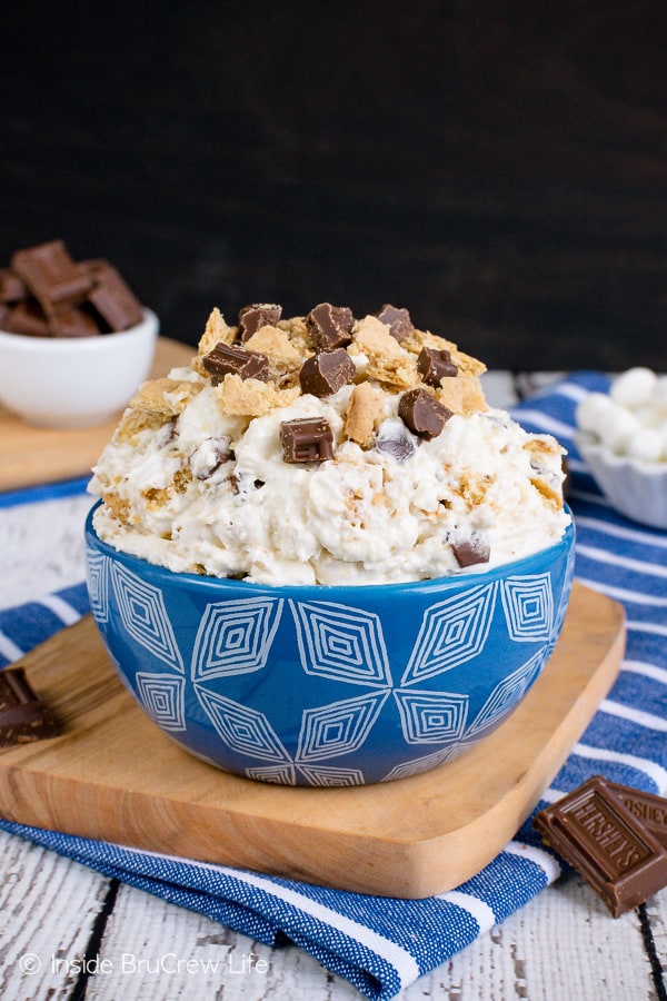 S'mores Cheesecake Fluff Salad - a bowl of this creamy dessert salad is loaded with graham crackers, chocolate, and marshmallows. Perfect recipe for summer picnics and parties! #dessert #fluffsalad #smores #dessertsalad #picnic #chocolate #cheesecake #nobake