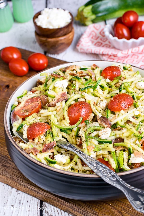 BLT Zucchini Salad - zucchini noodles, tomatoes, and bacon add a fresh flavor to this easy low carb salad. Add this recipe to your dinner plans! #zucchini #salad #blt #bacon #sidedish #healthy #leanandgreen #lowcarb 