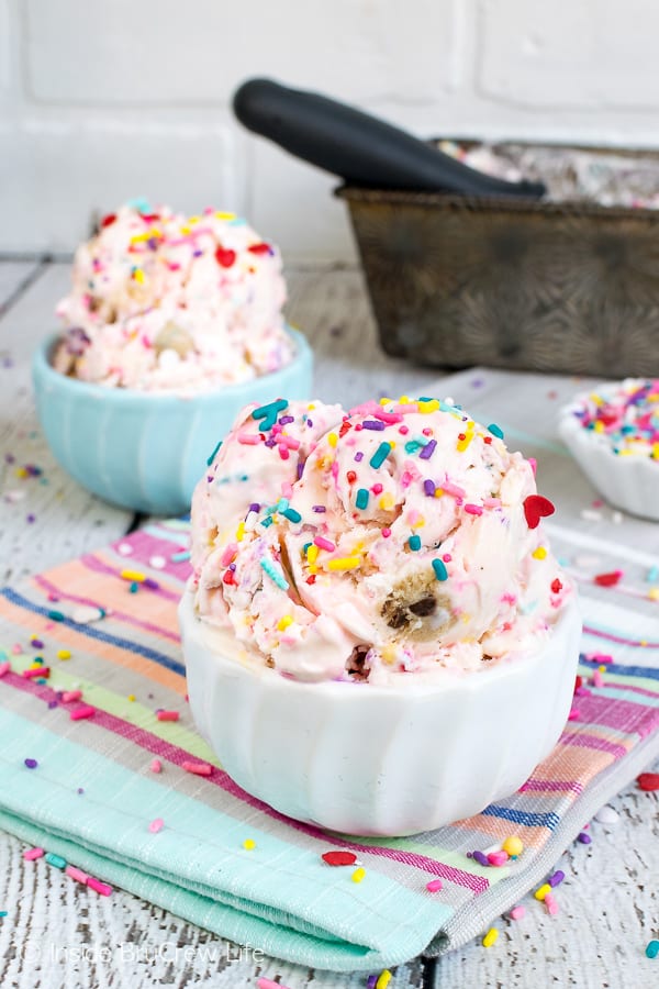 https://insidebrucrewlife.com/wp-content/uploads/2018/07/Funfetti-Cookie-Dough-Ice-Cream-4-1.jpg