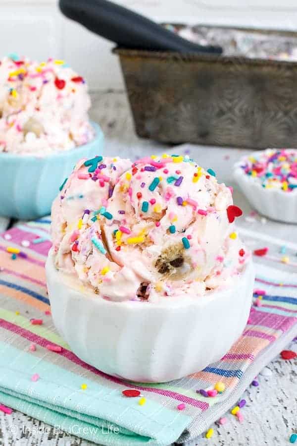 https://insidebrucrewlife.com/wp-content/uploads/2018/07/Funfetti-Cookie-Dough-Ice-Cream-5-1.jpg