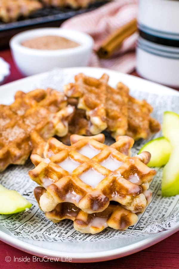 Mini Apple Fritter Waffle Donuts - a sweet glaze and lots of apples make these little waffle donuts a hit with everyone. This is a fun fall treat for breakfast or for after school snacks. #apple #waffles #donuts #applefritters #fallsnacks #breakfast #afterschoolsnack #waffledonuts #crunchpak