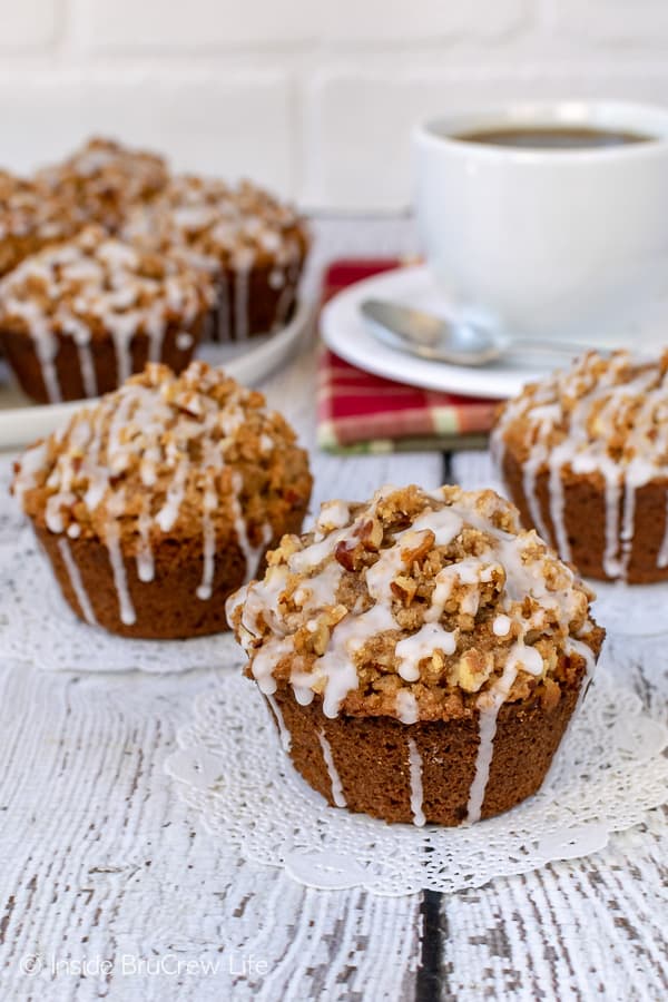 Apple Pecan Streusel Muffins - the crunchy topping and sweet glaze will have you reaching for more muffins. Try this recipe for breakfast this fall! #apple #muffins #fall #breakfast #pecan #afterschoolsnacks