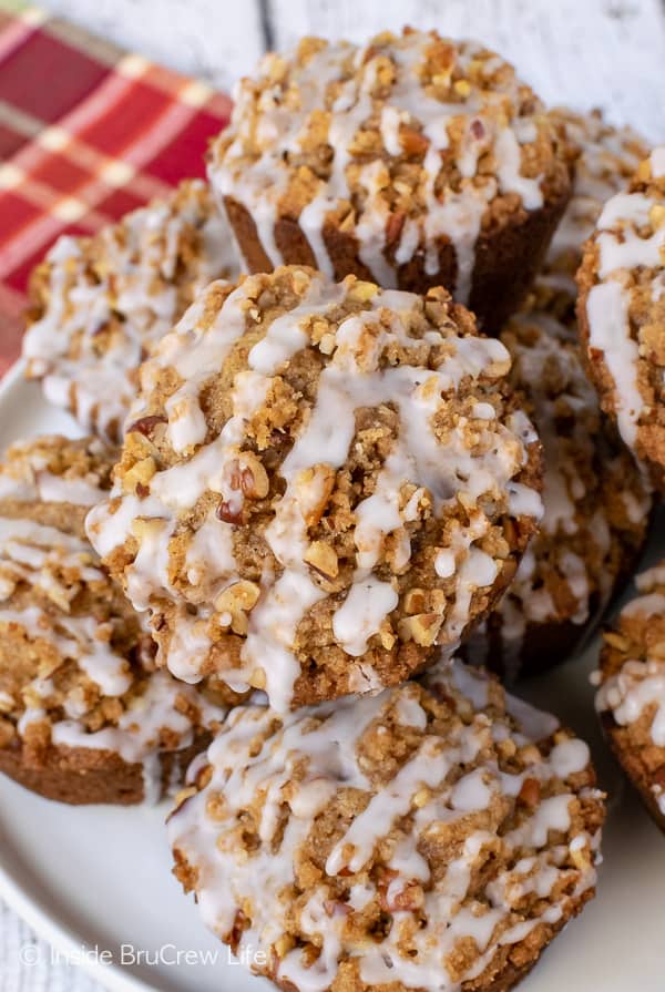 Apple Pecan Streusel Muffins - your house will smell amazing as you bake these sweet fall muffins. The crunchy topping and sweet glaze will have you reaching for more. #apple #muffins #fall #breakfast #pecan #afterschoolsnacks