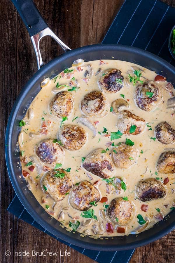 Low Carb Chicken Stroganoff Meatballs - these easy chicken meatballs and mushroom gravy are made in one pan. This delicious healthy recipe tastes just like comfort food. Perfect dinner recipe when you are eating healthy! #lowcarb #keto #leanandgreen #chicken #meatballs #stroganoff #healthy #dinner #skilletdinner #onepanmeal