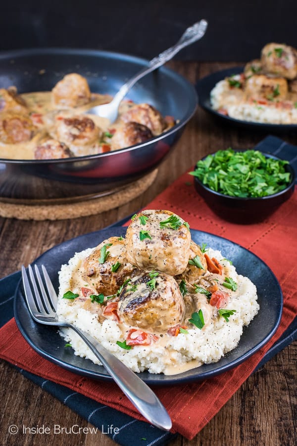 Low Carb Chicken Stroganoff Meatballs - mushroom and red pepper gravy with chicken meatballs makes a delicious meal that is perfect for low carb, keto, and lean and green diets. The best part is that it tastes like comfort food! #lowcarb #keto #leanandgreen #chicken #meatballs #stroganoff #healthy #dinner #skilletdinner #onepanmeal