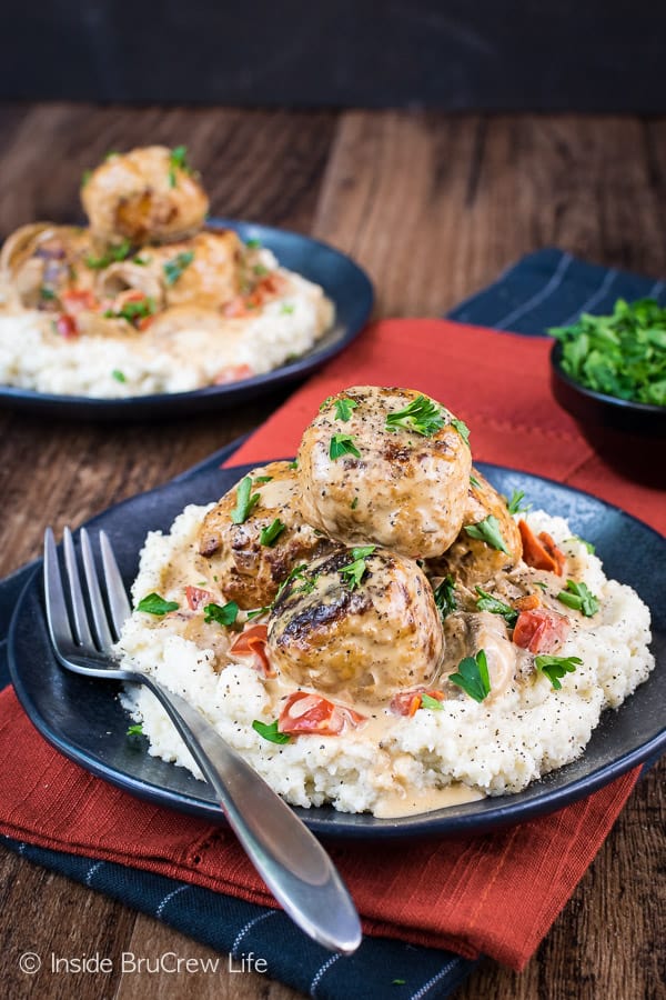 Low Carb Chicken Stroganoff Meatballs - serve these amazing chicken meatballs and mushroom gravy over mashed cauliflower for a healthy dinner option. Make this recipe for keto, low carb, or lean and green meal plans! #lowcarb #keto #leanandgreen #chicken #meatballs #stroganoff #healthy #dinner #skilletdinner #onepanmeal