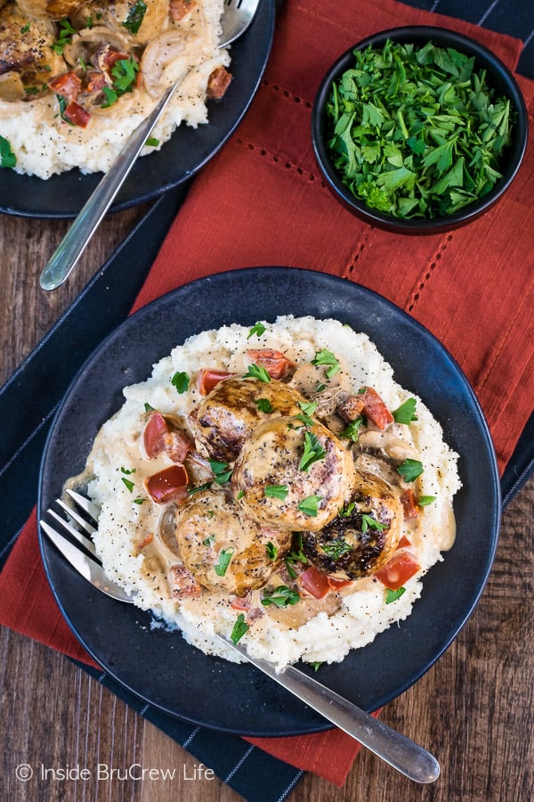 Low Carb Chicken Stroganoff Meatballs - these chicken meatballs and mushroom gravy are amazing served over mashed cauliflower. Make this healthy recipe if you are eating lean and green, low carb, or keto. #lowcarb #keto #leanandgreen #chicken #meatballs #stroganoff #healthy #dinner #skilletdinner #onepanmeal
