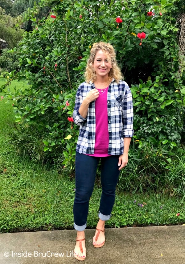 Fall Fashion Finds - flannel shirts layered with t-shirts and jeans are a great way to stay warm on cool fall days #fashion #shopping #oldnavy #oldnavystyle