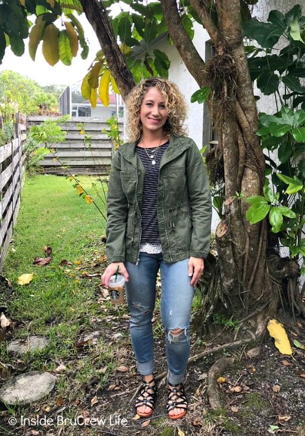 Fall Fashion Finds - this green jacket from Old Navy is a great piece to add to your closet. It goes with everything and is light weight making it great for cool fall days! #fashion #shopping #oldnavy #oldnavystyle