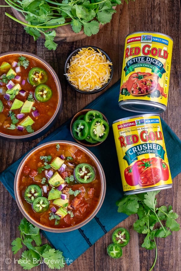 Easy Low Carb Keto Chili - this easy low carb chili is loaded with meat and vegetables. Easy recipe to have ready for dinner in thirty minutes! #chili #nobeanchili #keto #lowcarb #redgold #healthyrecipes #easy #thirtyminutemeal