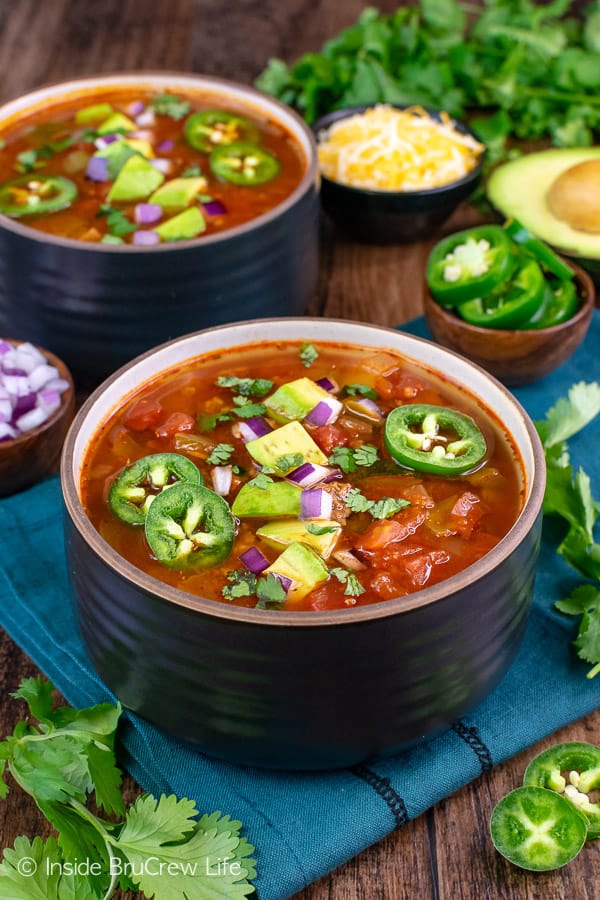 Easy Low Carb Keto Chili - this easy chili is loaded with meat and vegetables. It's the perfect recipe to enjoy when eating low carb or keto! #chili #nobeanchili #keto #lowcarb #redgold #healthyrecipes #easy #thirtyminutemeal