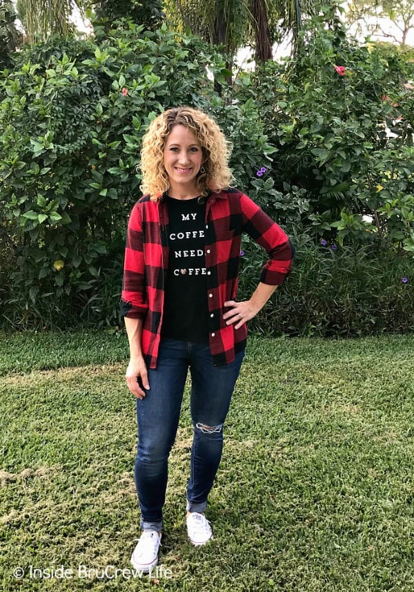 Fall Fashion Finds - this red and black checkered plaid shirt is great for layering with t-shirts. Perfect way to keep warm on cool fall days! #fashion #shopping #oldnavy #oldnavystyle
