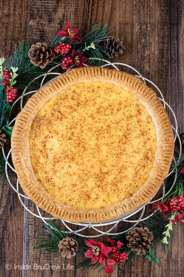 Overhead picture of a full eggnog cream pie