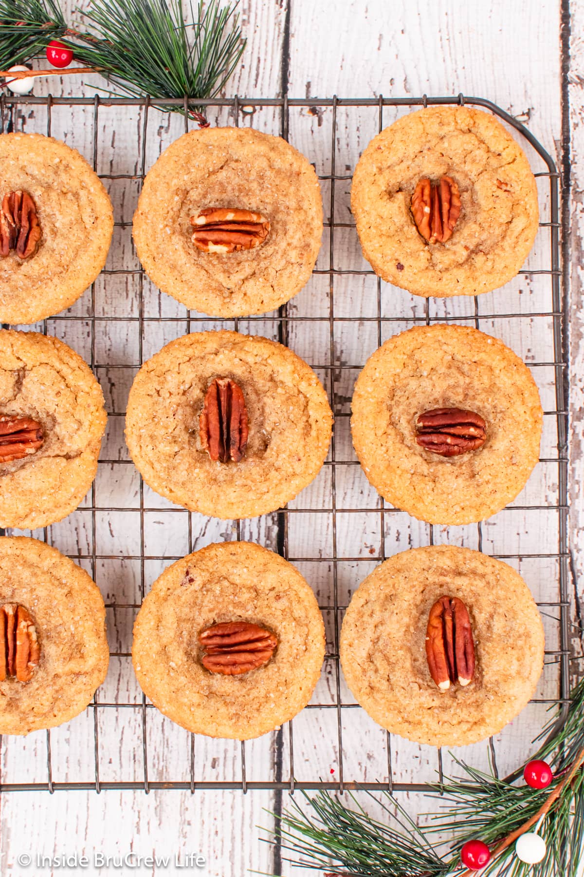 A wire rack with cookies cooling on it.