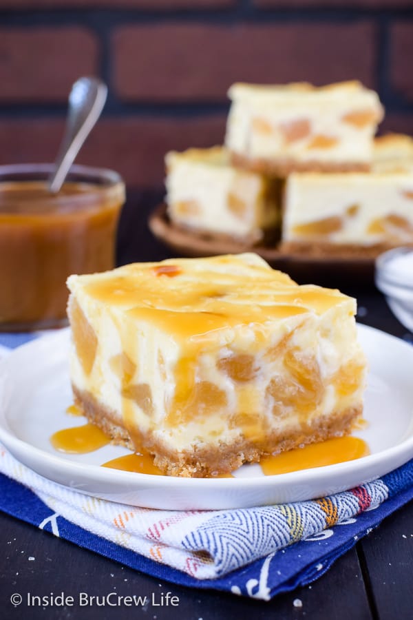 Apple Cheesecake Bars - apple pie filling and salted caramel makes these easy cheesecake bars taste amazing! Great recipe to make when you need a delicious dessert! #apple #cheesecake #cheesecakebars #piefilling #dessert #easyrecipe