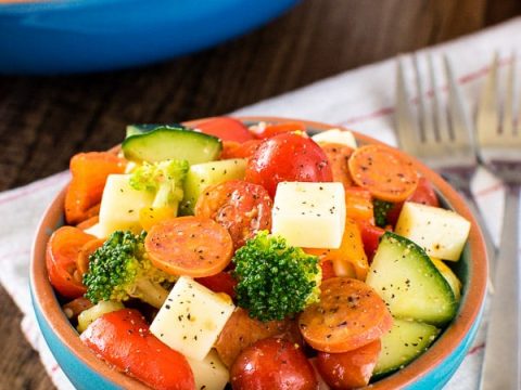 https://insidebrucrewlife.com/wp-content/uploads/2019/01/Italian-Veggie-Salad-3-1-480x360.jpg
