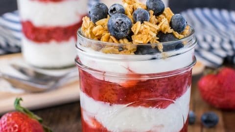 https://insidebrucrewlife.com/wp-content/uploads/2019/01/Strawberry-Yogurt-Parfaits-4-1-480x270.jpg