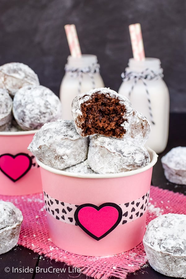 Chocolate Banana Powdered Sugar Donut Holes - use the ripe bananas on your counter to make these little chocolate donut holes for breakfast or as an after school snack. Either way this easy recipe will disappear in a hurry! #breakfast #donutholes #bakeddonuts #donutmuffins #chocolate #banana #powderedsugardonuts