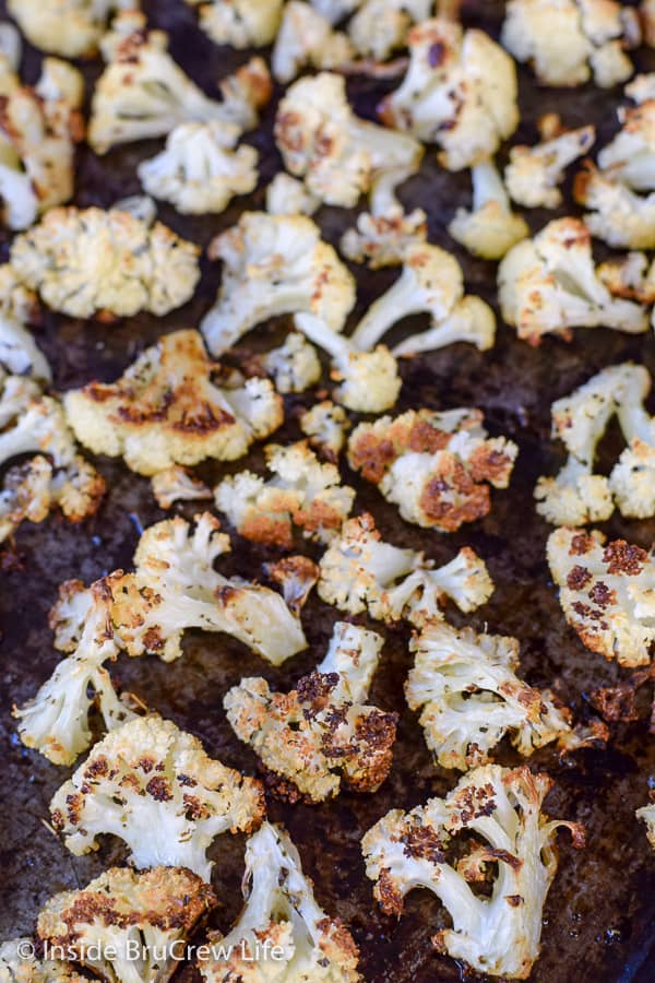 Oven Roasted Cauliflower - the crispy caramelized edges on this roasted cauliflower make it taste amazing. This is a delicious side dish that goes with so many different dinners. #cauliflower #leanandgreen #healthy #roastedveggies #roastedcauliflower