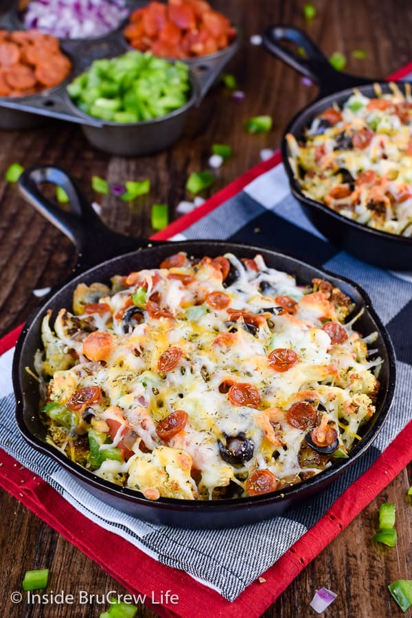 Loaded Pizza Cauliflower Nachos - add cheese and pizza toppings to roasted cauliflower for an awesome low carb nacho meal. #pizza #cauliflower #healthy #leanandgreen #healthynachos #lowcarb