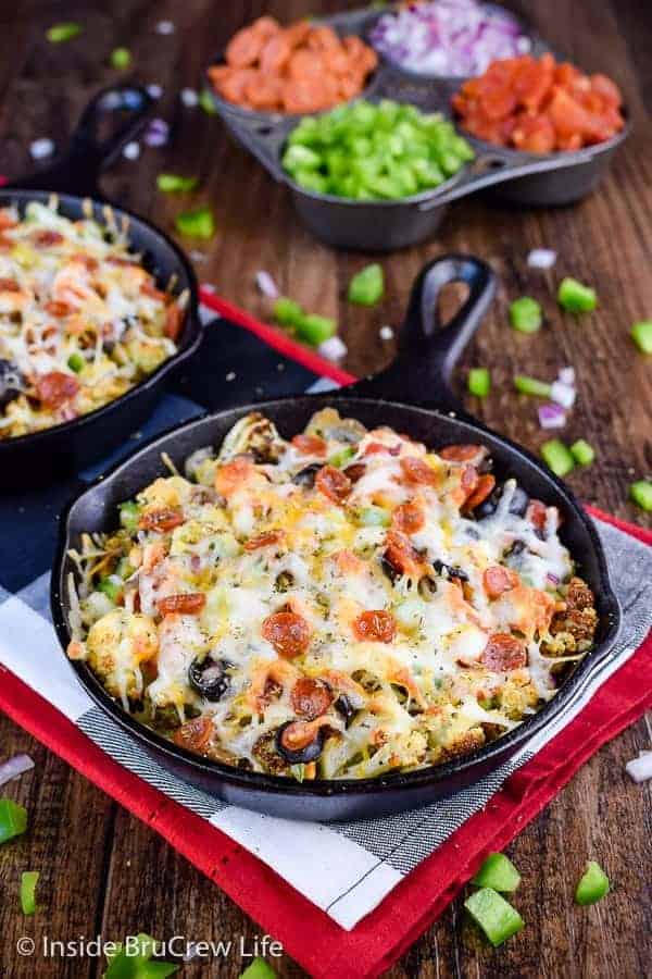 Loaded Pizza Cauliflower Nachos - pizza toppings and cheese turns roasted cauliflower into an amazing pan of pizza nachos. Make this easy recipe when you need a healthy low carb dinner! #pizza #cauliflower #healthy #leanandgreen #healthynachos #lowcarb