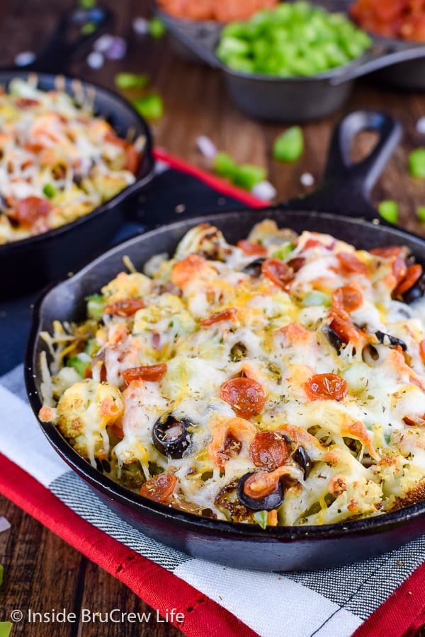 Loaded Pizza Cauliflower Nachos - roasted cauliflower topped with cheese and your favorite pizza toppings makes a delicious low carb meal. Try this easy recipe when you need a healthy dinner! #pizza #cauliflower #healthy #leanandgreen #healthynachos #lowcarb