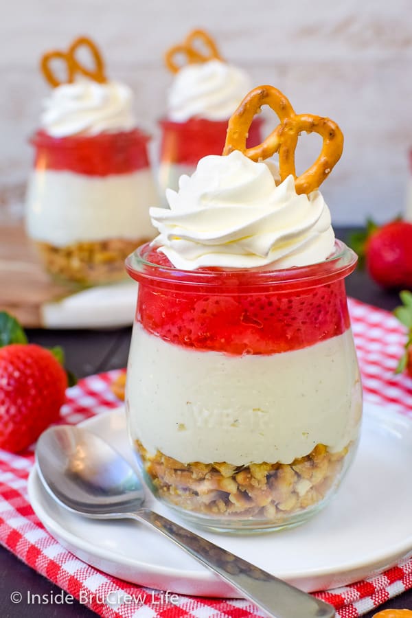 Strawberry Pretzel Salad Parfaits - the three layers in these jars make the best sweet and salty dessert combo. Easy recipe to make for parties and events! #strawberry #pretzelsalad #nobake #cheesecake #homemadepiefilling #smalldesserts