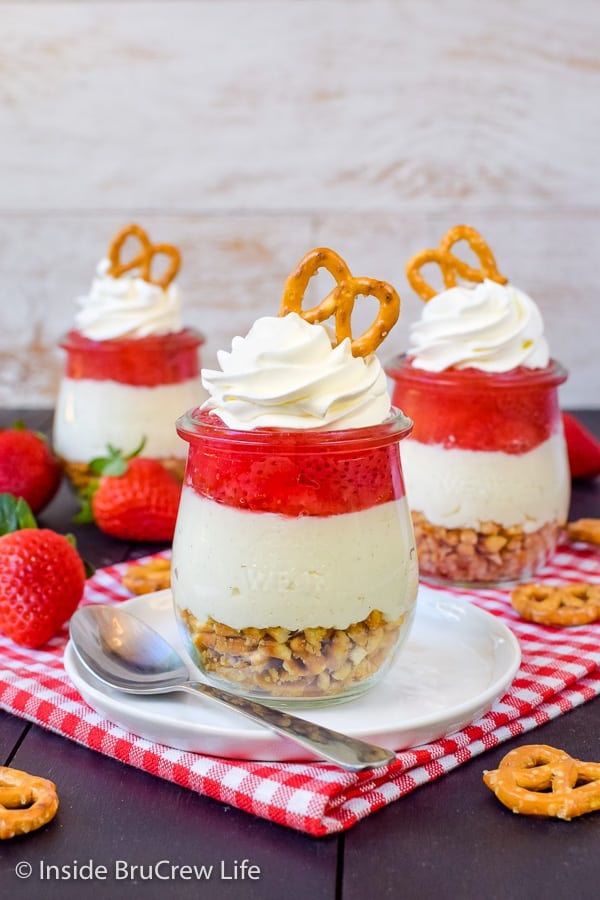 Strawberry Pretzel Salad Parfaits - pretzels, no bake cheesecake, and strawberry pie filling makes a delicious little parfait that everyone will love. Make this easy recipe for picnics or potlucks! #strawberry #pretzelsalad #nobake #cheesecake #homemadepiefilling #smalldesserts
