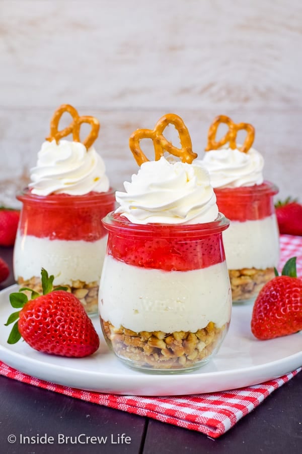 Strawberry Pretzel Salad Parfaits - these easy no bake cheesecake parfaits have layers of pretzels and strawberry pie filling. Make this easy recipe for dessert! #strawberry #pretzelsalad #nobake #cheesecake #homemadepiefilling #smalldesserts
