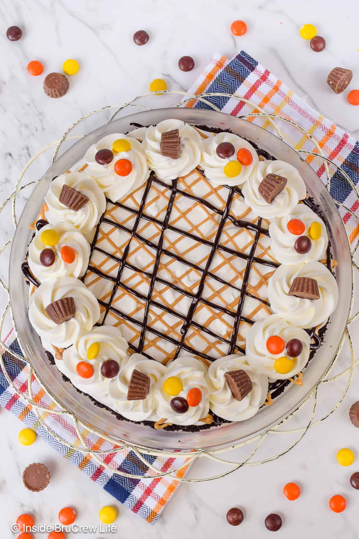 Overhead picture of a Reese's chocolate peanut butter pie.