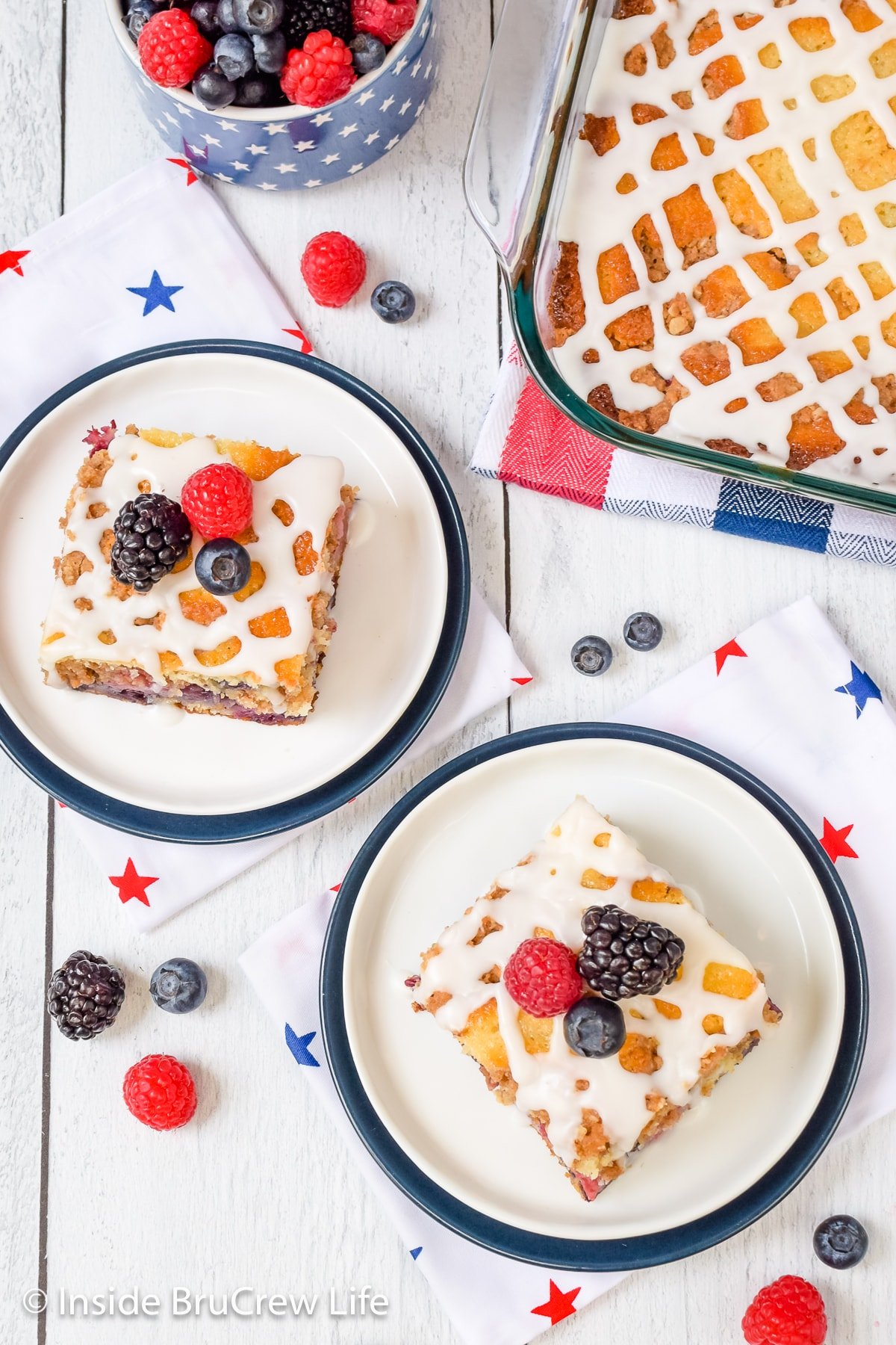 Overhead picture of two plates with coffee cake on them.