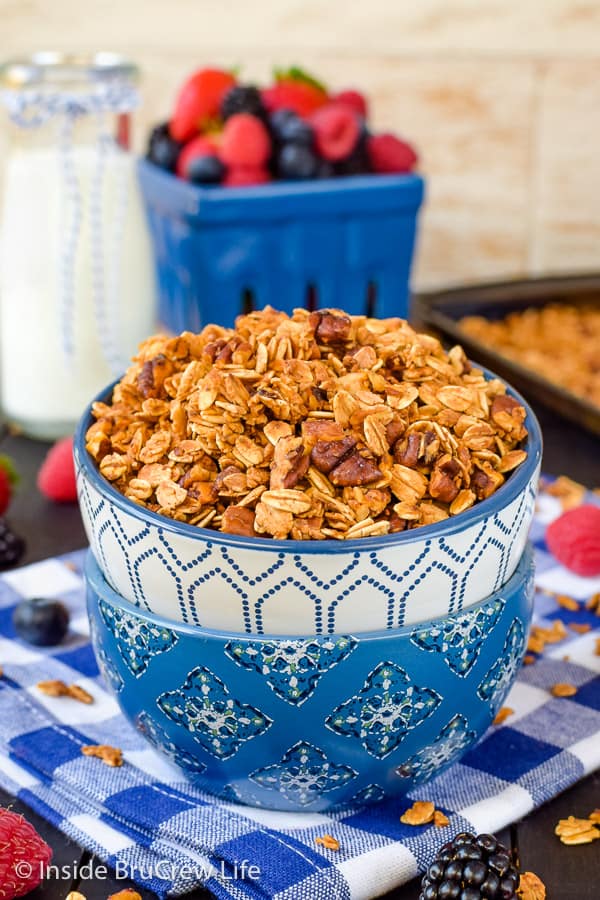 Honey Nut Granola - this easy crunchy cereal is delicious served with milk. Try it with yogurt and fruit for a delicious breakfast parfait. Easy recipe to make for breakfast! #granola #homemade #breakfast #snackmix #honeynut