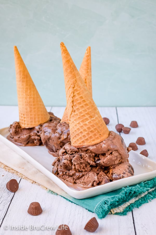 Chocolate Peanut Butter Cup Ice Cream - adding cookies, candies, and toppings to homemade ice cream for a delicious summer treat! Easy recipe to make for dessert. #icecream #chocolate #peanutbuttercups #homemadeicecream #eggfree #Oreos #peanutbutter #icecreamday