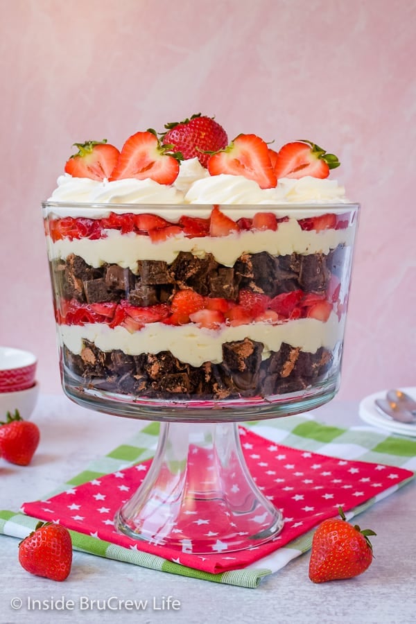 Easy No Bake Neapolitan Cheesecake Trifle - vanilla cheesecake, chocolate cake, and fresh berries creates a stunning dessert. Make this easy recipe when it is too hot to bake! #caketrifle #nobakedessert #neapolitan #chocolate #strawberry #nobakecheesecake 