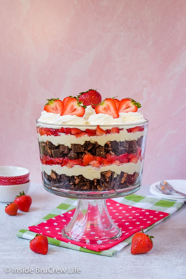 Easy No Bake Neapolitan Cheesecake Trifle - cake, cheesecake, and berries layered in a large bowl is the perfect dessert to make when it is too hot to bake! Easy recipe for summer parties! #caketrifle #nobakedessert #neapolitan #chocolate #strawberry #nobakecheesecake 