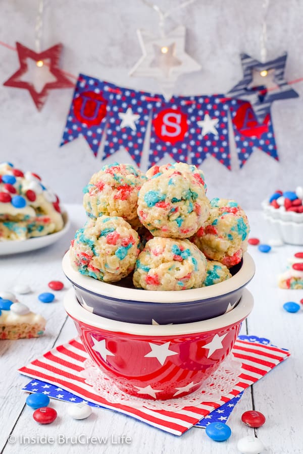 A star bowl filled with round red white and blue rice krispie treats.